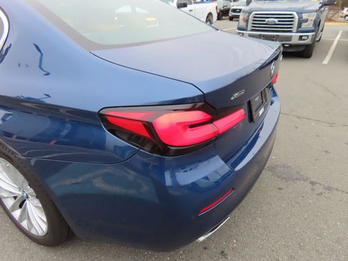 Used 2021 BMW 530i xDrive w/ Premium Package image 11