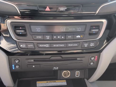 Used 2019 Honda Pilot Elite image 32