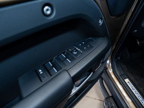 Used 2025 Land Rover Defender 110 X image 36