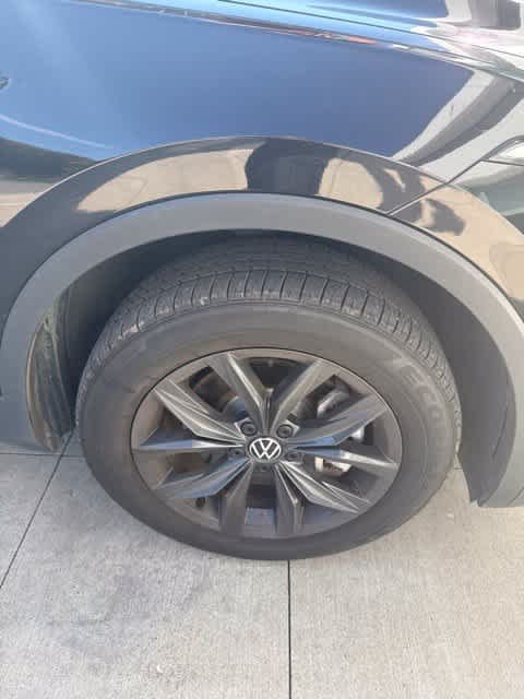 Used 2024 Volkswagen Tiguan SE AWD/4WD image 4
