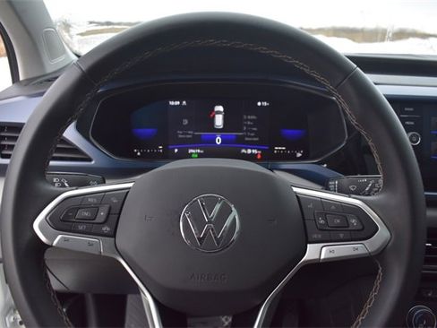 Used 2022 Volkswagen Taos SE image 32