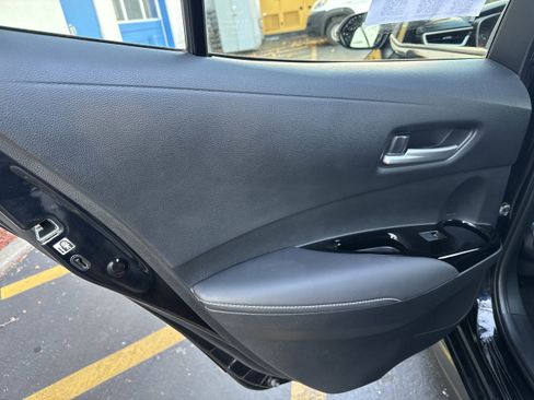 Used 2019 Toyota Corolla Hatchback image 9