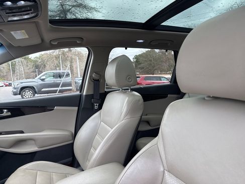 Used 2019 Kia Sorento EX w/ EX Touring Package image 8