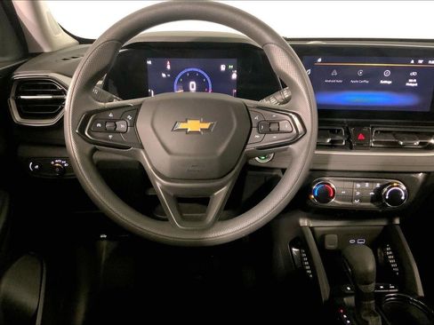 Used 2025 Chevrolet TrailBlazer LT AWD/4WD image 5