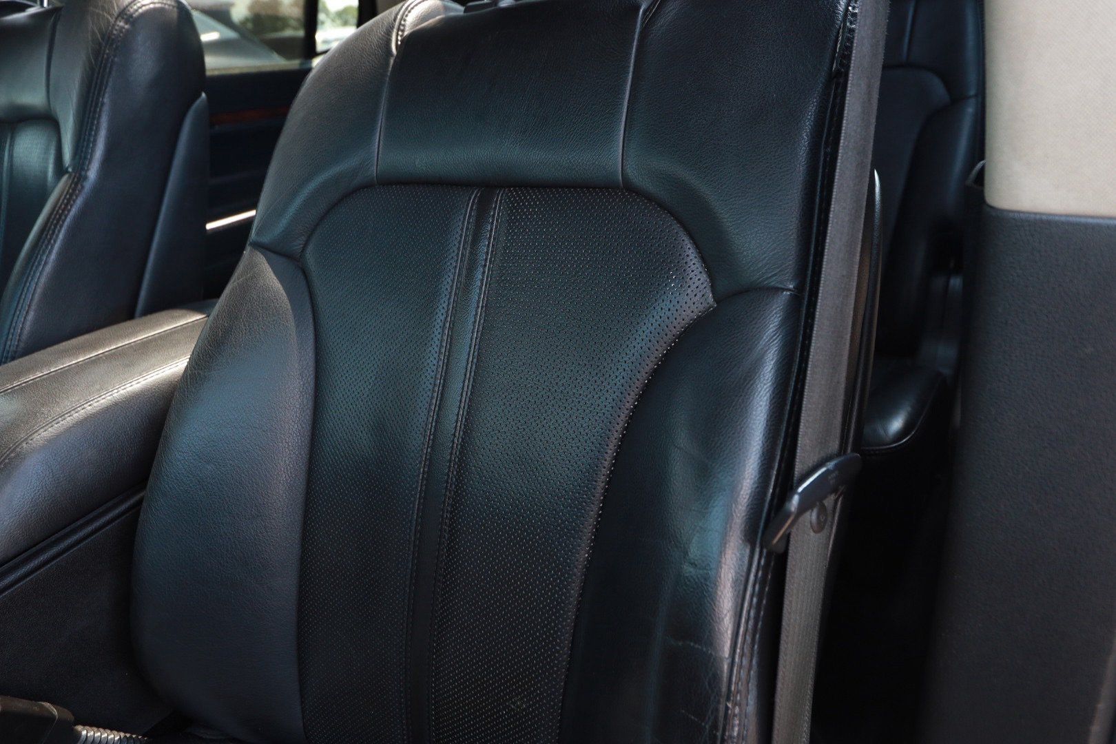 Used 2012 Lincoln MKT FWD image 18
