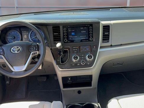 Used 2020 Toyota Sienna LE w/ Cargo Management Package image 14
