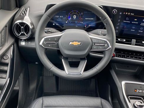 New 2026 Chevrolet Equinox LT w/ Convenience Package II FWD image 7