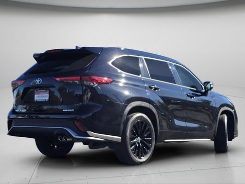 Used 2023 Toyota Highlander XSE AWD/4WD image 24