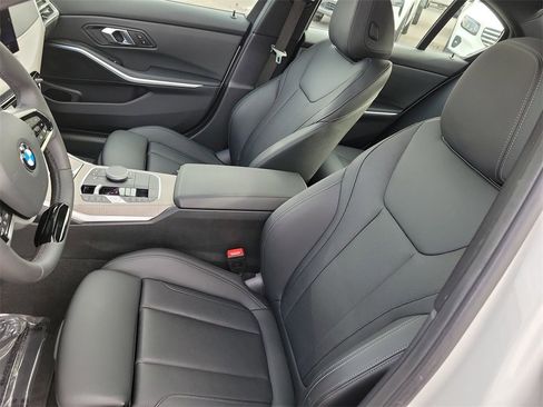 Used 2025 BMW 330i xDrive Sedan image 16