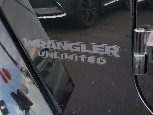 Used 2016 Jeep Wrangler Unlimited Sahara image 24