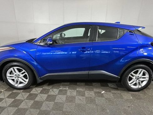 Used 2020 Toyota C-HR LE FWD image 5