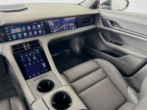 Used 2022 Porsche Taycan 4 Cross Turismo image 25