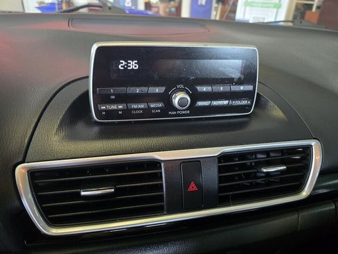 Used 2014 MAZDA MAZDA3 i Touring FWD image 19