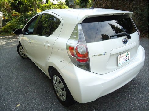 Used 2014 Toyota Prius C Two FWD image 8