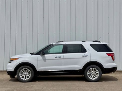 Used 2014 Ford Explorer XLT w/ Equipment Group 202A AWD/4WD image 3