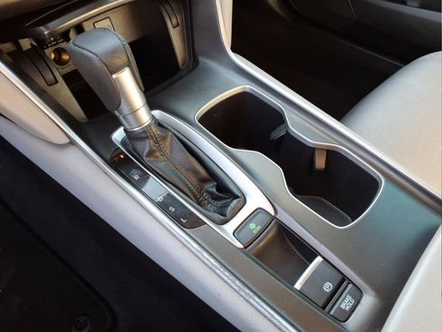 Used 2018 Honda Accord LX image 19
