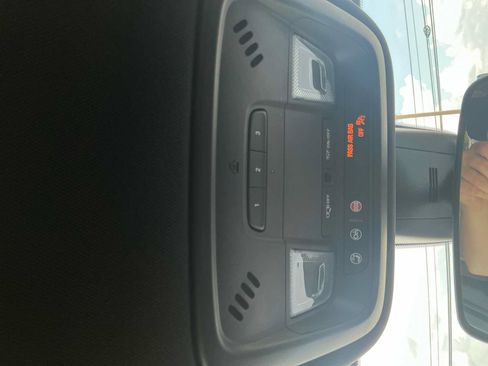 Used 2023 Chevrolet Traverse LT FWD image 18