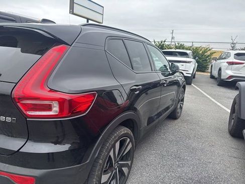 Used 2024 Volvo XC40 B5 Plus w/ Climate Package AWD/4WD image 9