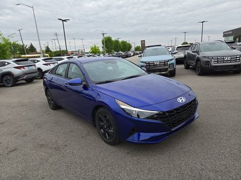 Used 2023 Hyundai Elantra SEL FWD image 4