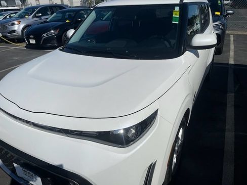 Used 2025 Kia Soul LX w/ LX Technology Package FWD image 2