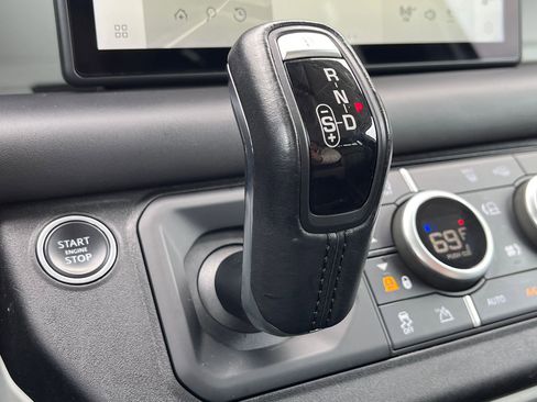 Used 2020 Land Rover Defender 110 SE image 18