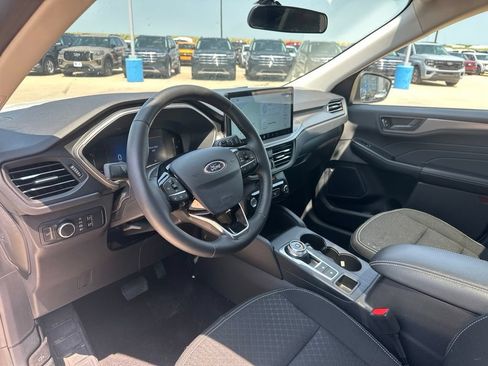 Used 2024 Ford Escape Active w/ Tech Pack #1 AWD/4WD image 12
