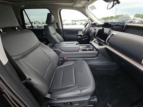 Used 2025 Ford Expedition Active image 10