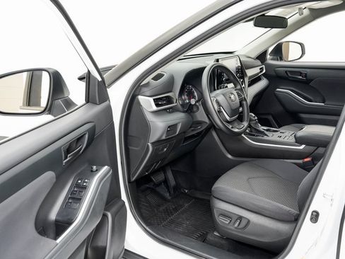 Used 2022 Toyota Highlander L image 7