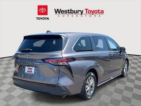 Certified 2021 Toyota Sienna XLE FWD image 8