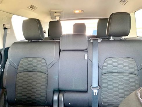 Used 2025 Nissan Pathfinder SV FWD image 40