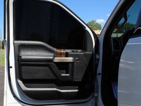 Used 2018 Ford F150 Lariat w/ Equipment Group 502A Luxury AWD/4WD image 14