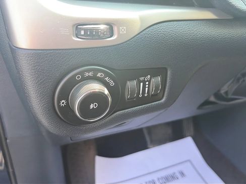 Used 2016 Jeep Cherokee Limited FWD image 12