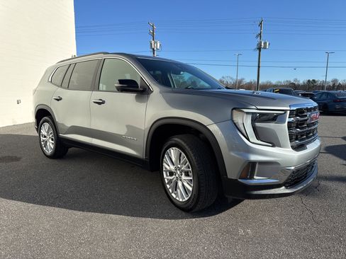 Used 2024 GMC Acadia Elevation w/ Luxury Package image 3