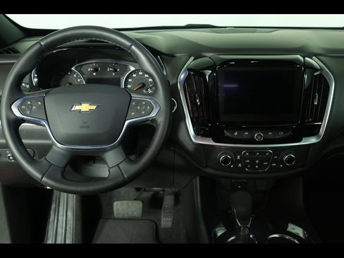 Used 2023 Chevrolet Traverse LT image 17