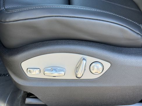 New 2025 Porsche Macan image 21