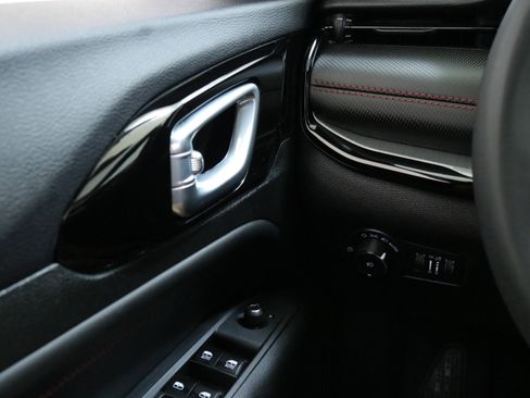 Used 2023 Jeep Compass Trailhawk image 16