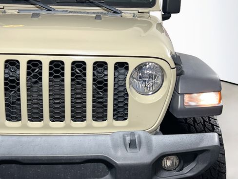 Used 2020 Jeep Gladiator Sport AWD/4WD image 11