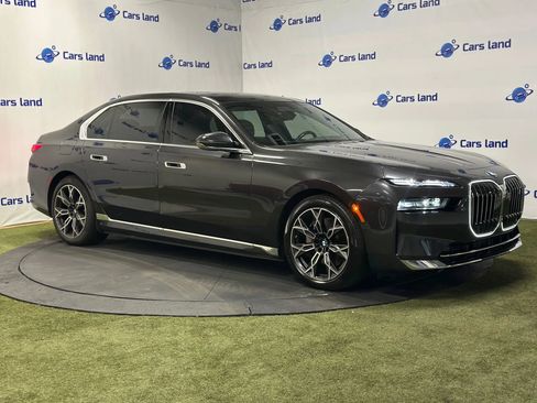 Used 2024 BMW i7 xDrive60 w/ Executive Package image 2