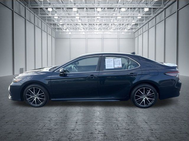 Used 2021 Toyota Camry SE FWD image 2