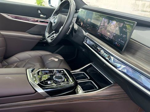 Used 2025 BMW 740i xDrive AWD/4WD image 39