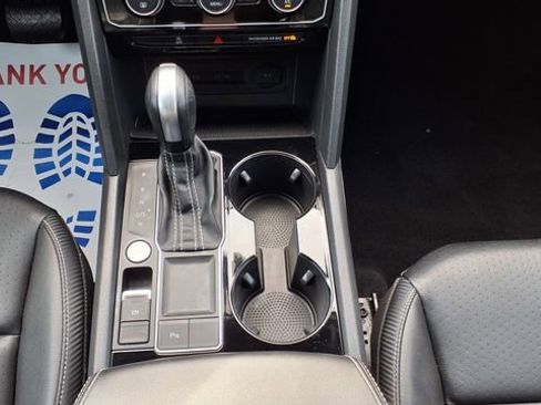 Used 2023 Volkswagen Atlas Cross Sport SE w/ Panoramic Sunroof Package image 33