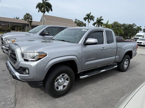 Used 2017 Toyota Tacoma SR5 RWD image 1