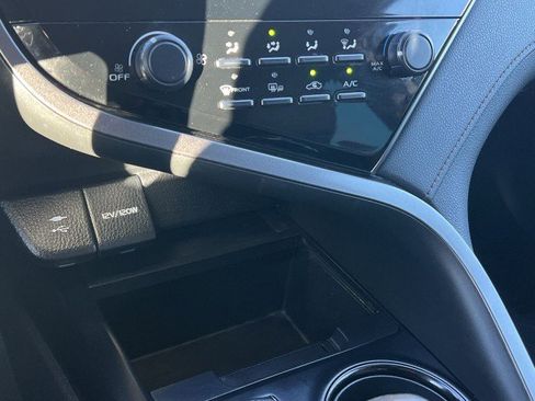 Used 2019 Toyota Camry LE w/ Convenience Package image 17