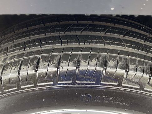 Certified 2024 Jeep Grand Cherokee Laredo X image 21