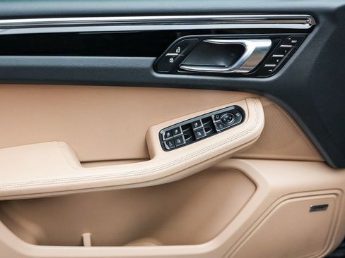 Certified 2026 Porsche Macan image 23