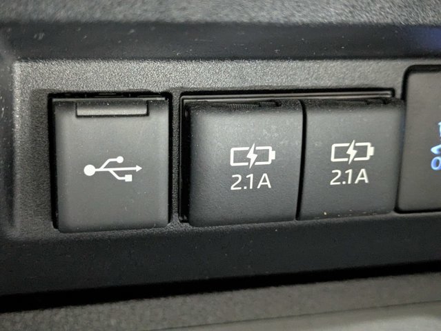Used 2021 Toyota Tundra Limited w/ Limited Premium Package AWD/4WD image 23