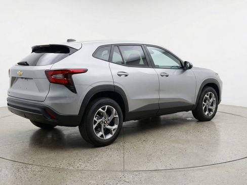 Used 2025 Chevrolet Trax LT image 9