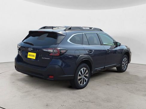 Used 2025 Subaru Outback Premium image 5