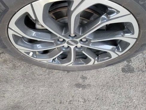 Used 2024 Lincoln Nautilus Reserve image 12