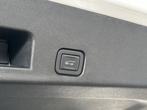 Used 2024 Chevrolet Traverse LT FWD image 49